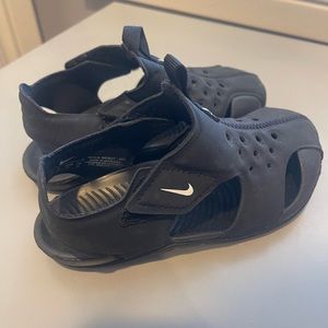 Nike sandals toddler boys size 10